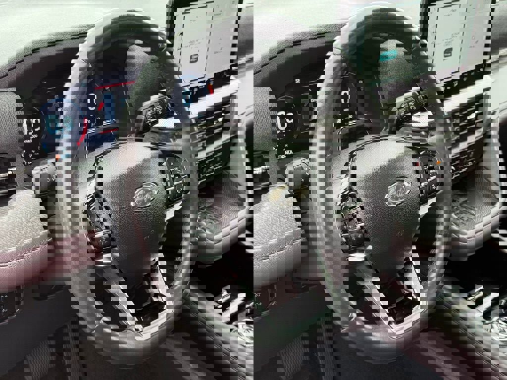 Certified 2025 Ford Explorer Platinum image 25