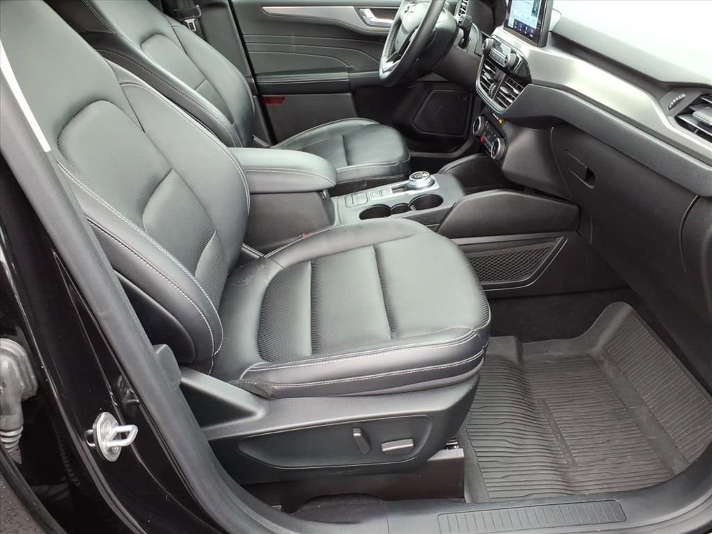 Certified 2022 Ford Escape Titanium image 9