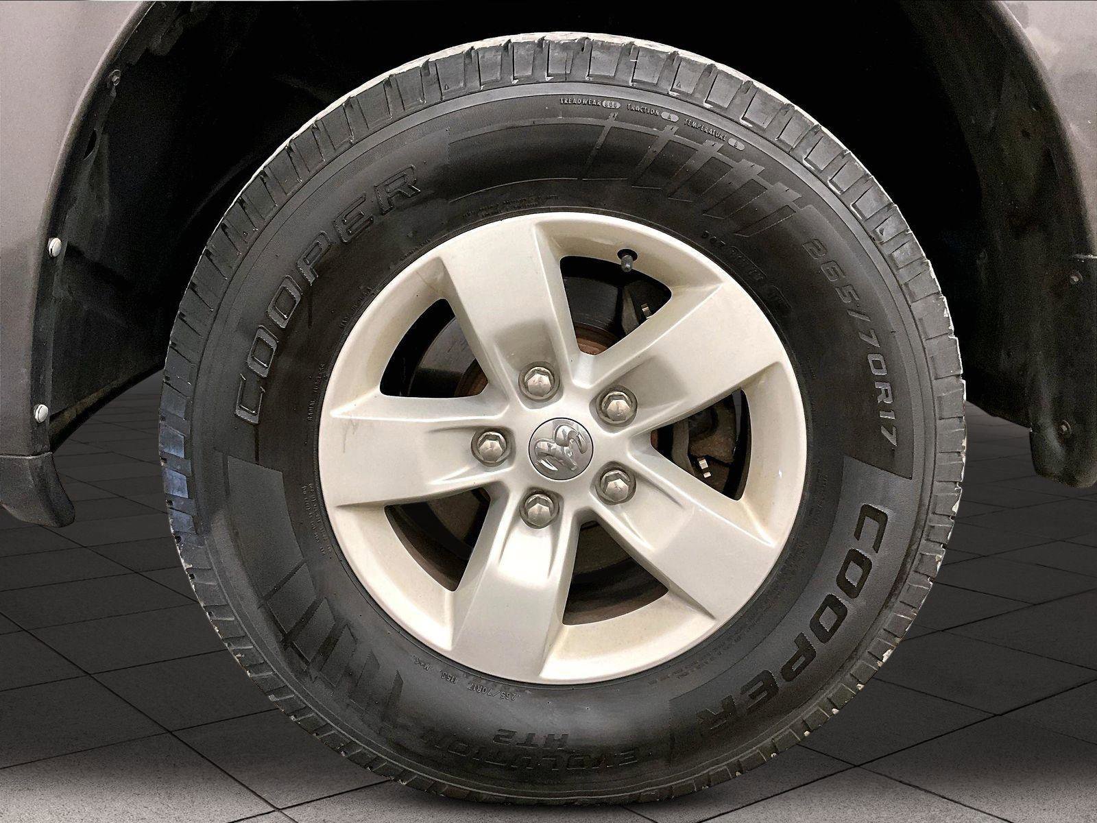 Used 2019 RAM 1500 Express AWD/4WD image 8