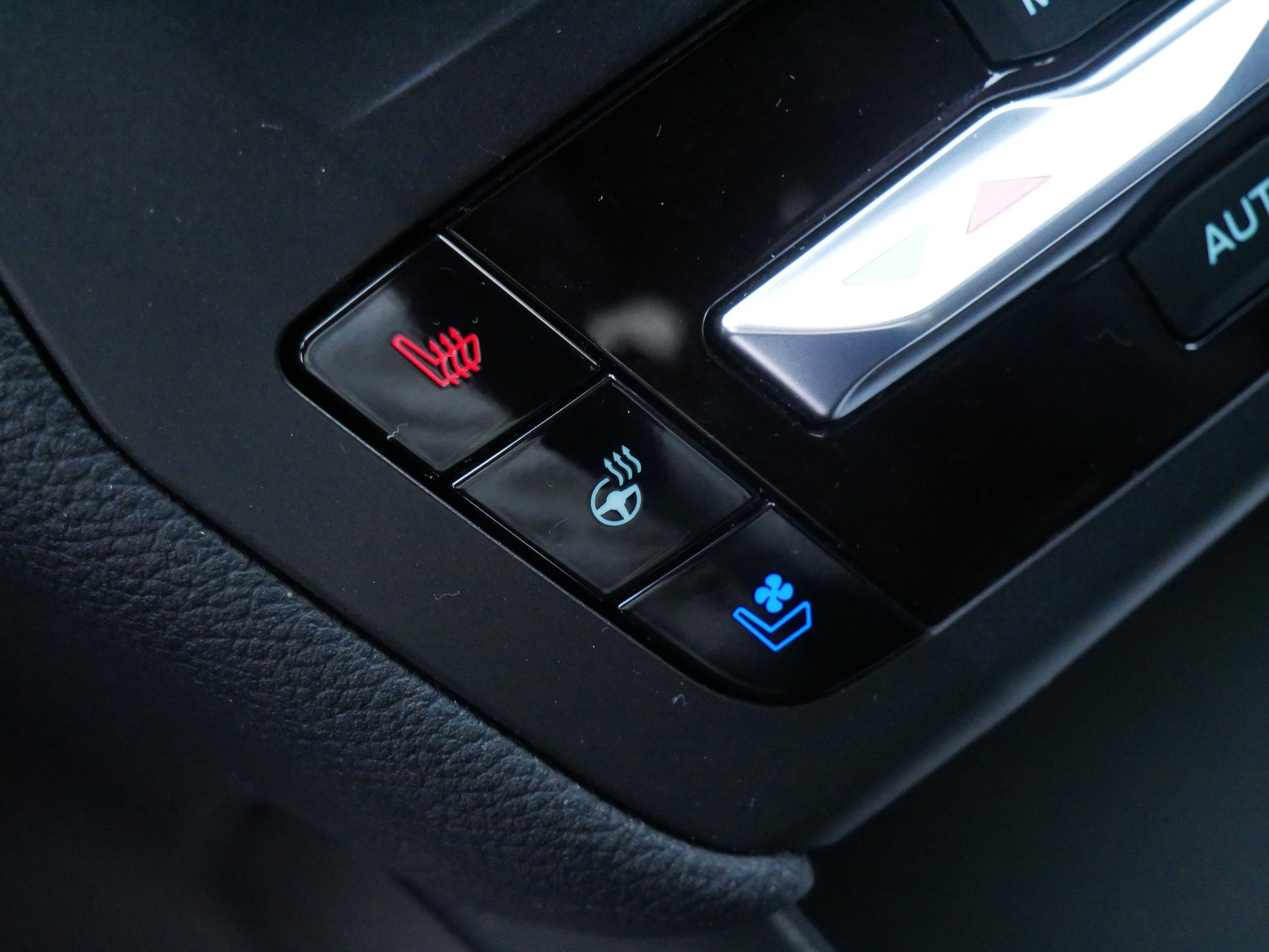 Certified 2020 Ford Explorer ST w/ ST Street Pack image 31