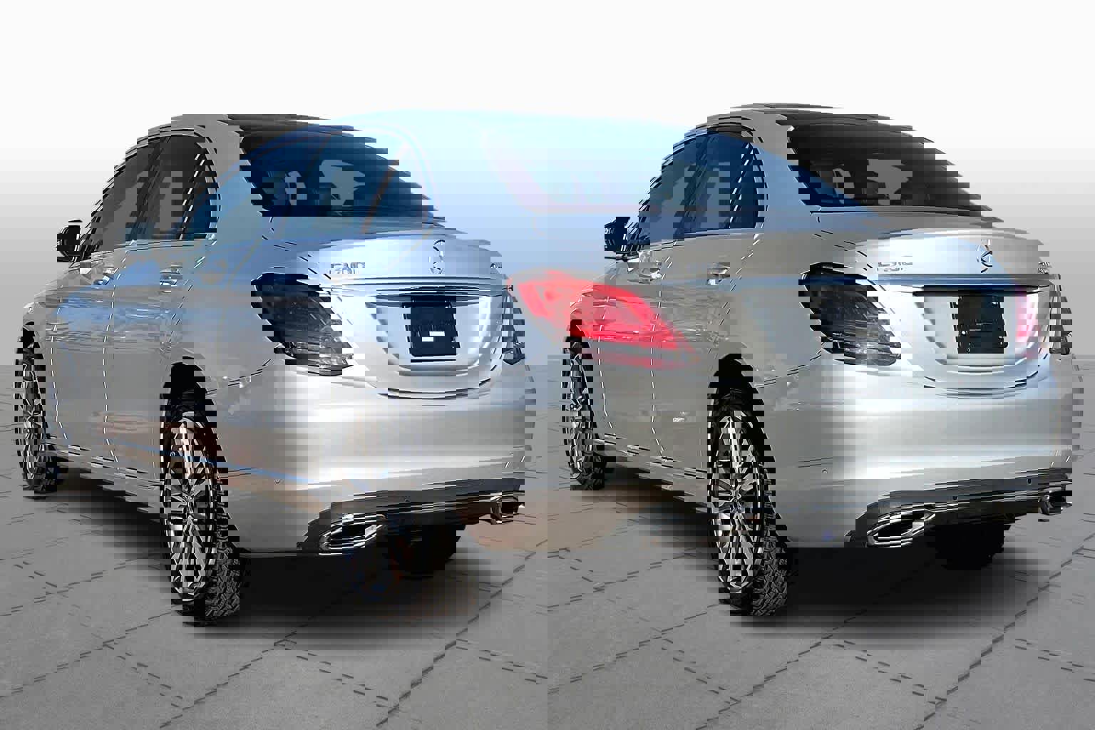 Used 2020 Mercedes-Benz C 300 4MATIC Sedan image 2