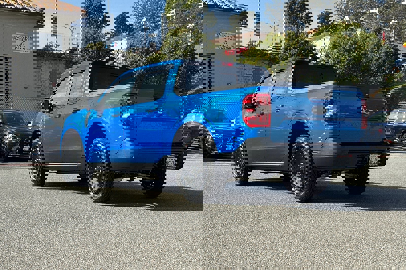 Certified 2025 Ford Maverick Lariat w/ Black Appearance Package image 6