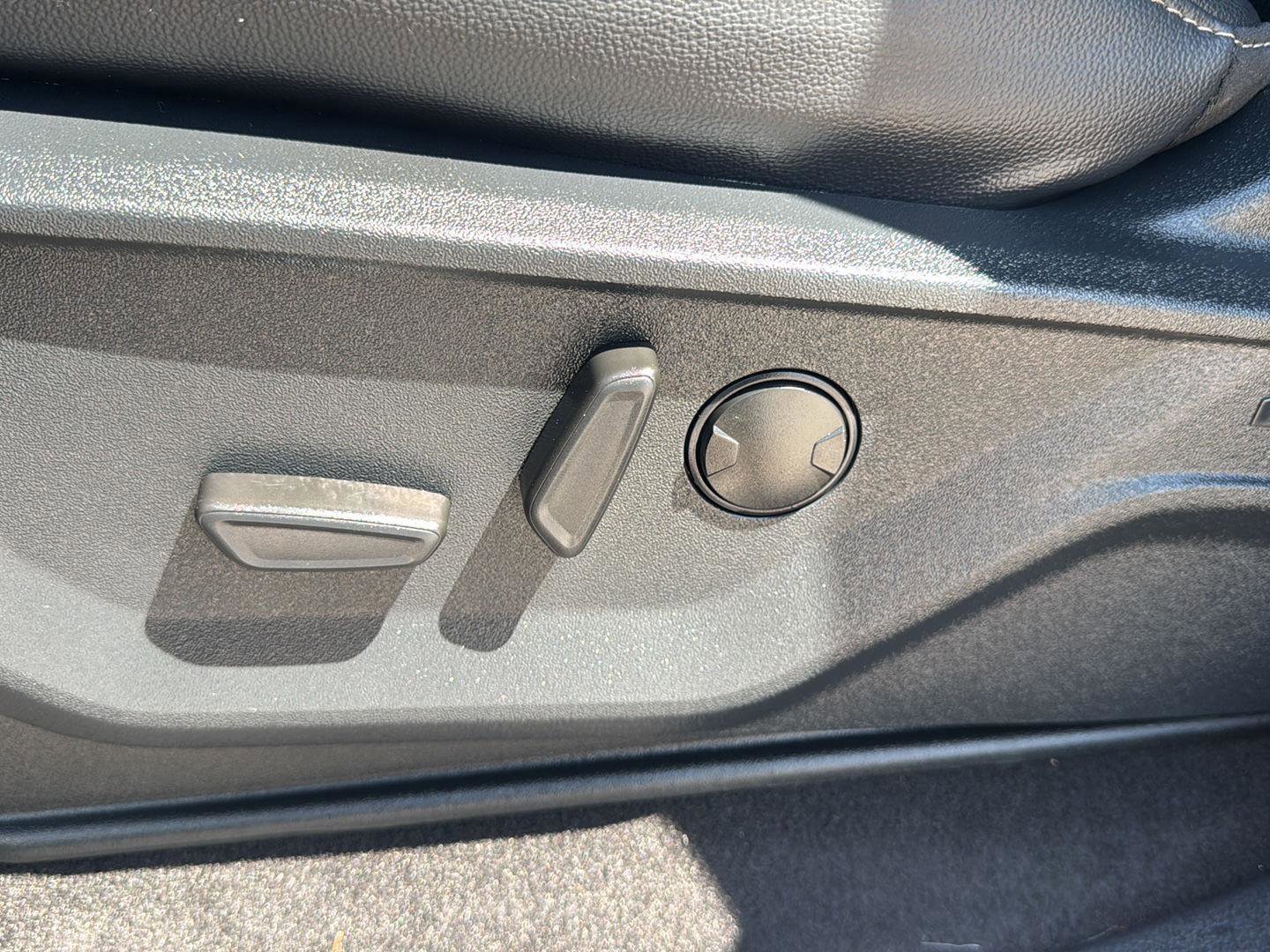 Certified 2025 Ford F150 Lariat w/ Equipment Group 501A Mid image 13