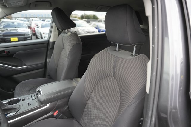 Used 2021 Toyota Highlander LE image 10