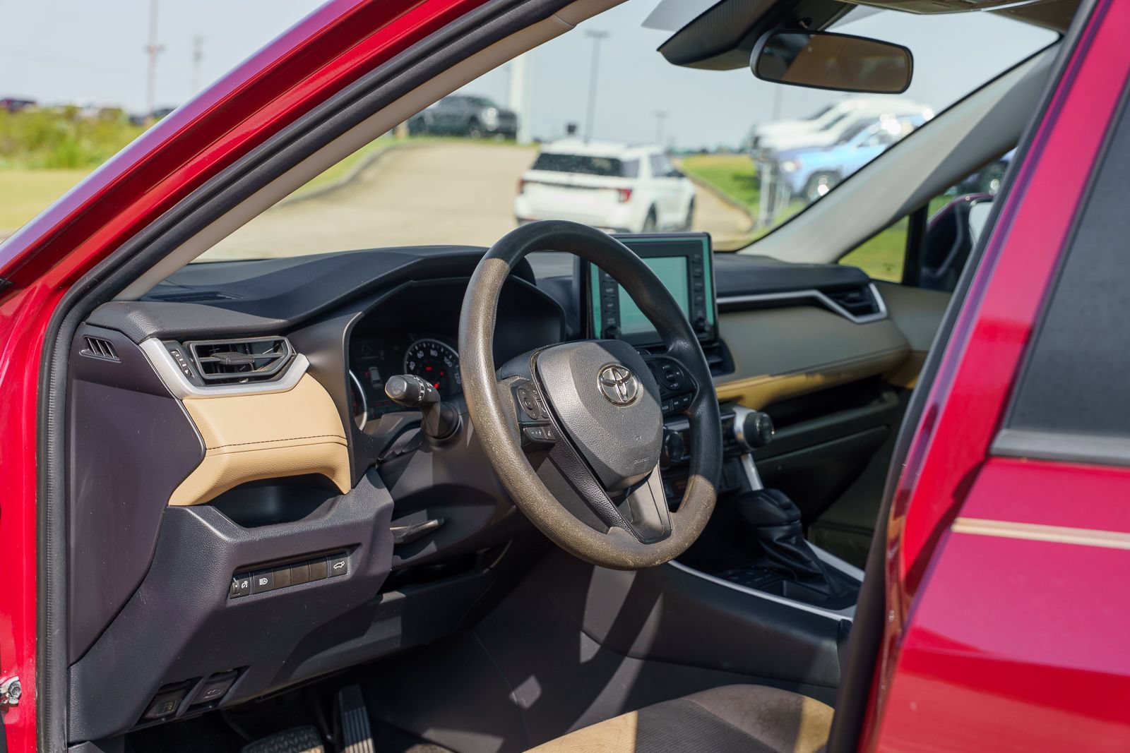 Used 2019 Toyota RAV4 XLE w/ Convenience Package FWD image 21