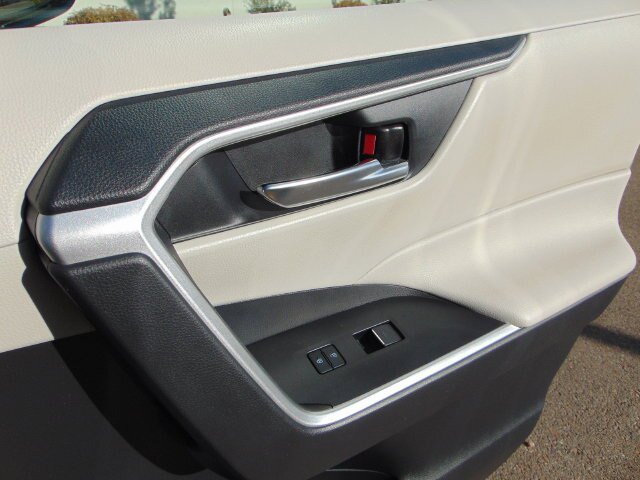 Used 2022 Toyota RAV4 XLE Premium AWD/4WD image 26