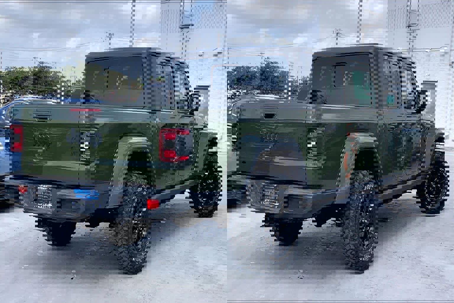 Used 2021 Jeep Gladiator Sport image 3