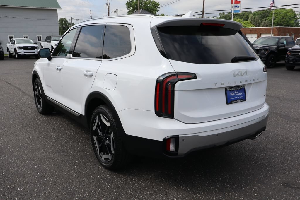 Used 2023 Kia Telluride EX w/ EX Captain's Chair Package AWD/4WD image 16