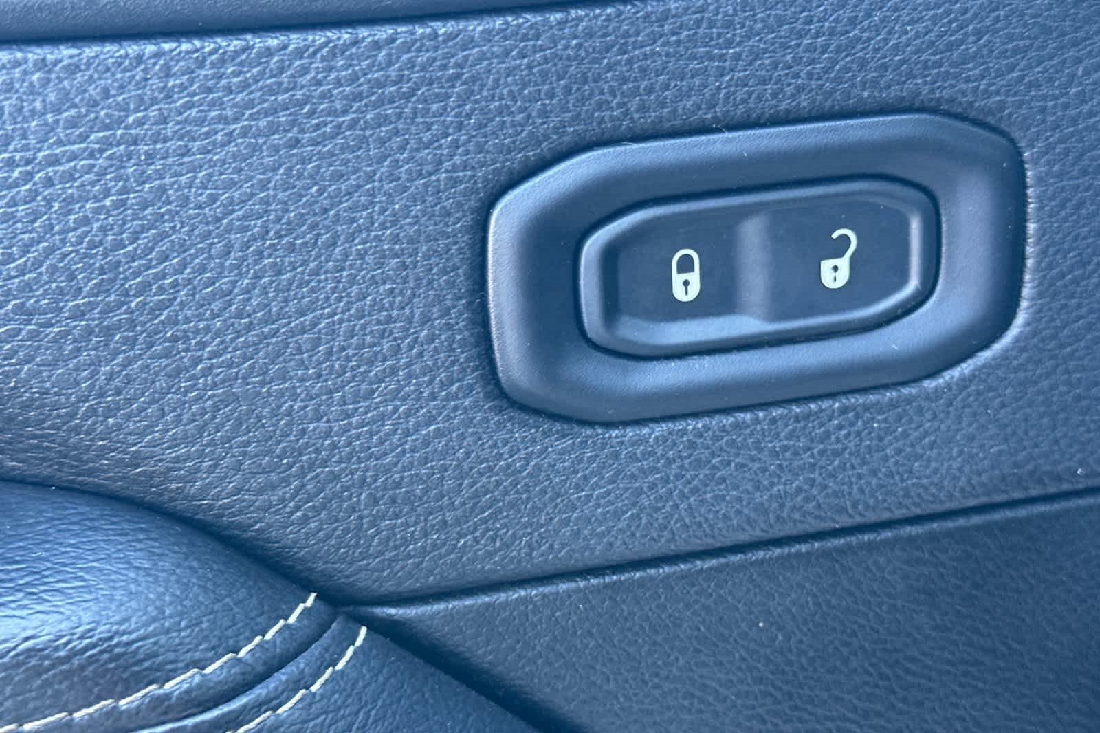 Used 2022 Jeep Wrangler Unlimited Sahara image 14