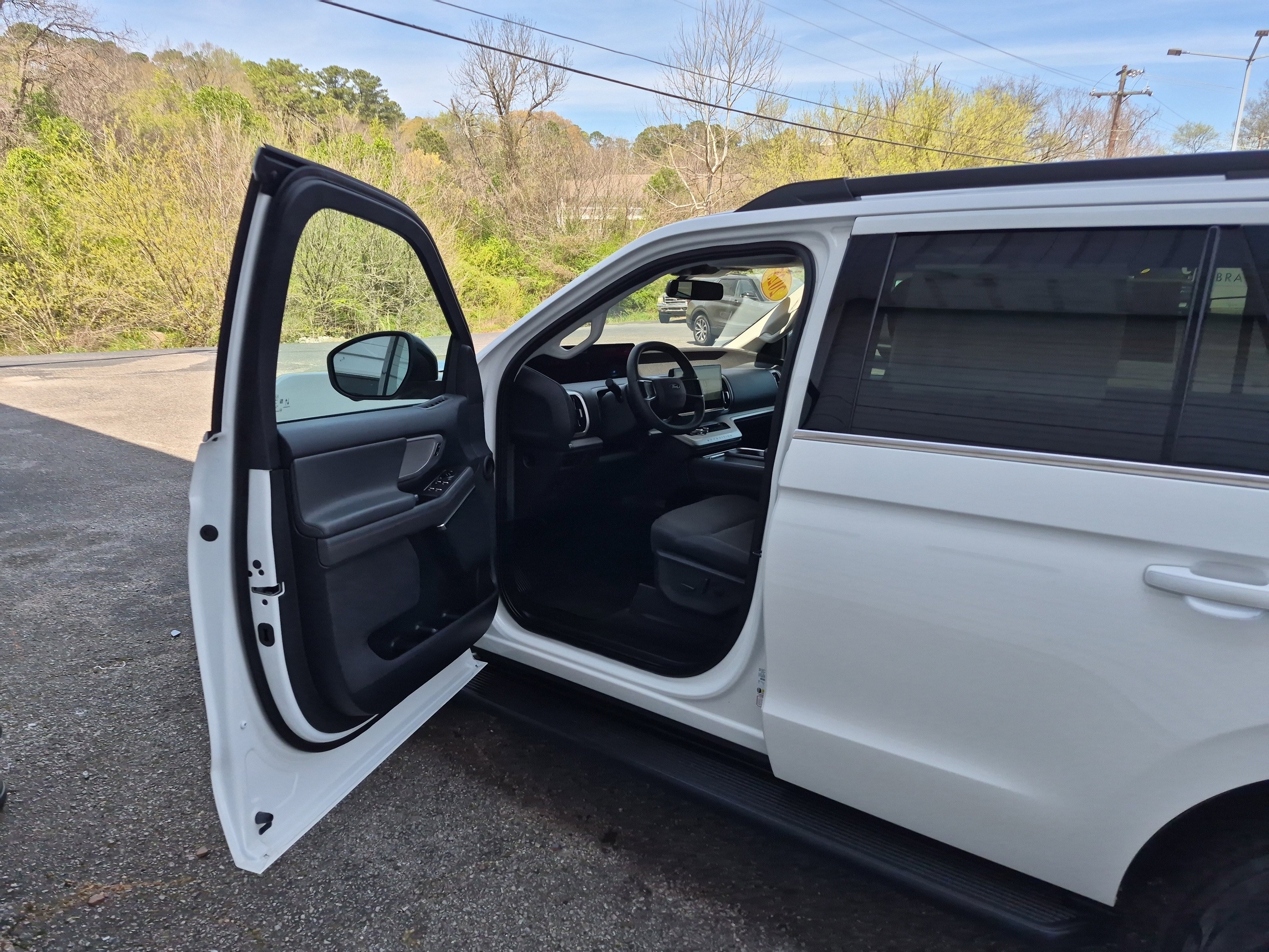 Certified 2025 Ford Expedition Active image 8