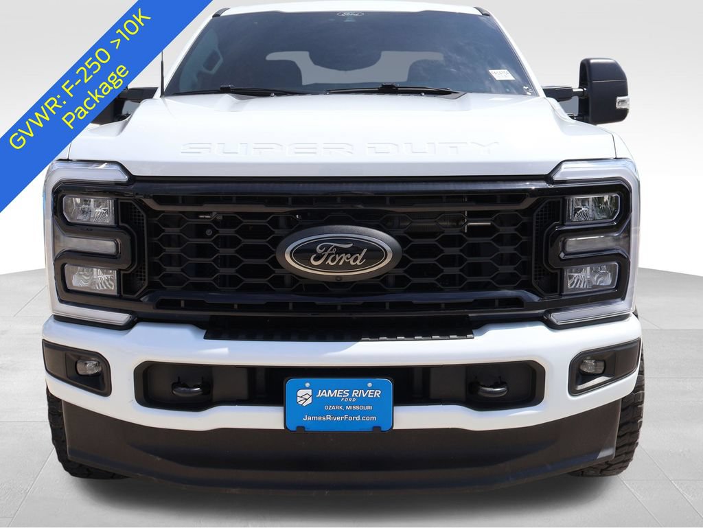 Certified 2025 Ford F250 XLT w/ Black Appearance Package AWD/4WD image 9