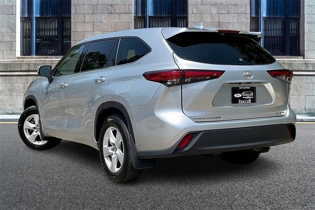 Used 2021 Toyota Highlander LE image 11