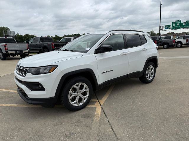 Used 2024 Jeep Compass Latitude AWD/4WD image 4
