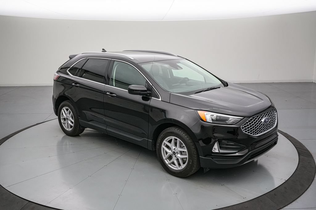 Certified 2024 Ford Edge SEL w/ Convenience Package AWD/4WD image 2