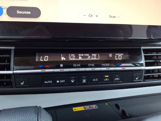 Used 2025 Toyota Sienna XLE FWD image 27
