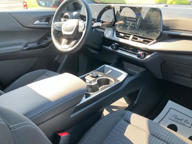 Used 2026 Chevrolet Equinox LT w/ Safety and Technology Package FWD image 17