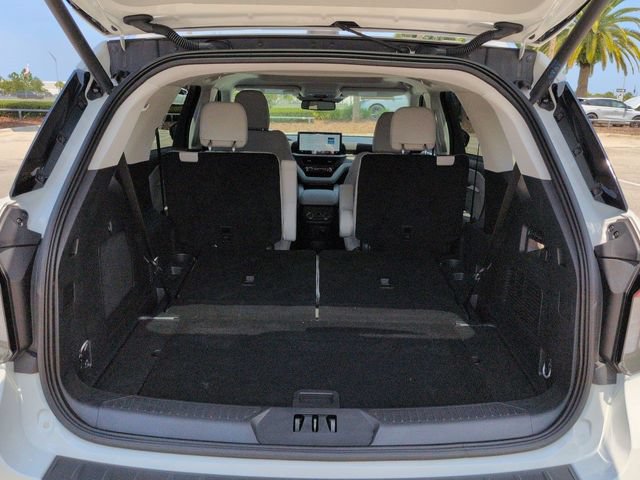 Certified 2025 Ford Explorer Platinum w/ Ultimate Package AWD/4WD image 13