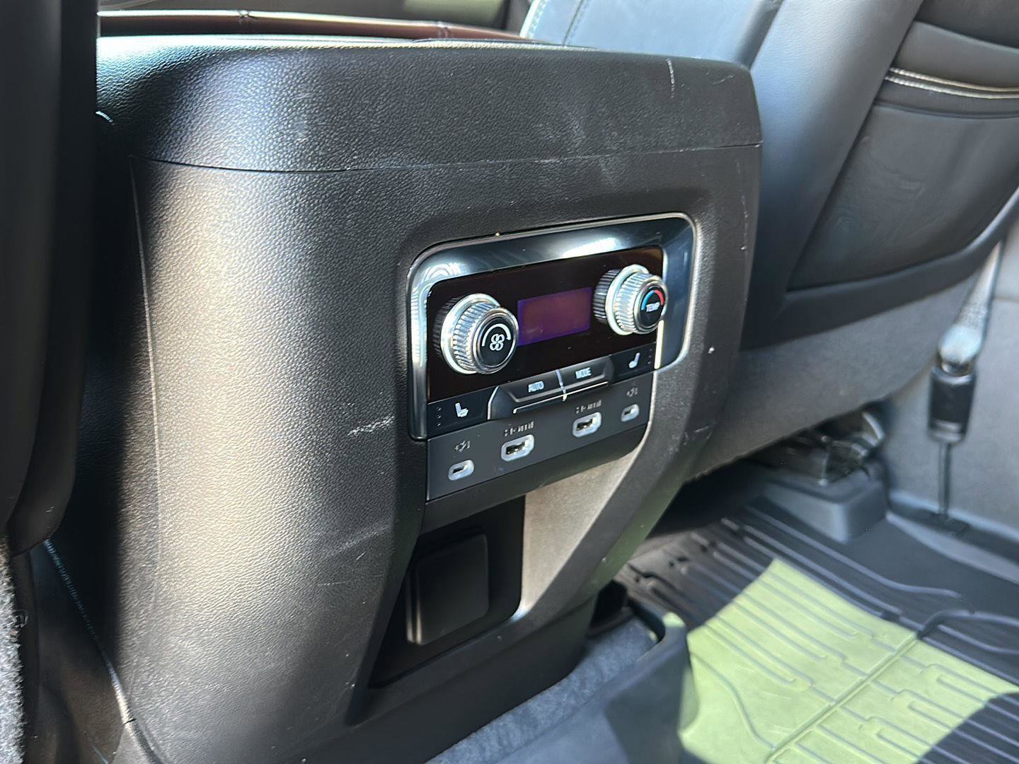 Used 2023 GMC Yukon Denali Ultimate AWD/4WD image 27