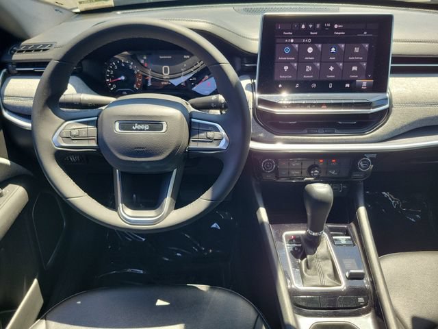 Used 2024 Jeep Compass Latitude AWD/4WD image 4