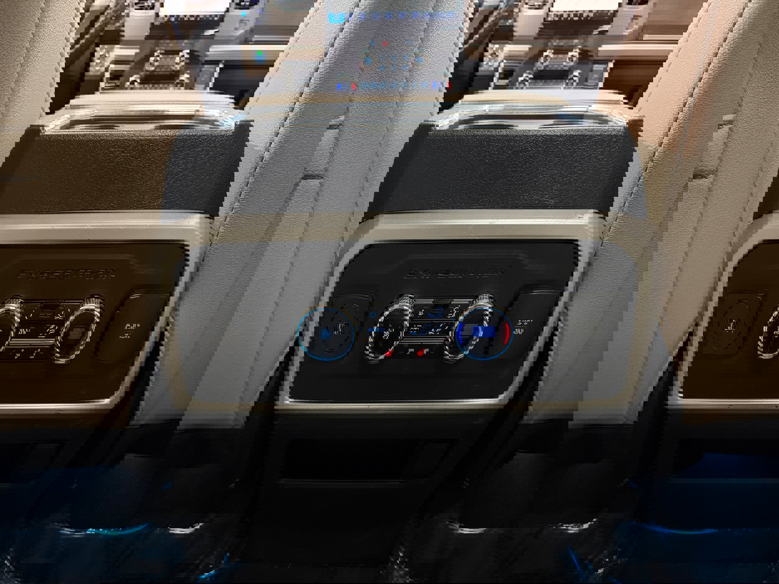 Certified 2024 Ford Expedition Limited image 11