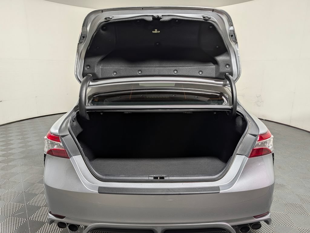 Used 2020 Toyota Camry XSE w/ Navigation Package FWD image 6