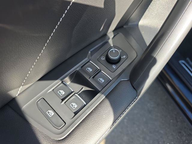 Used 2022 Volkswagen Tiguan SEL R-Line AWD/4WD image 19