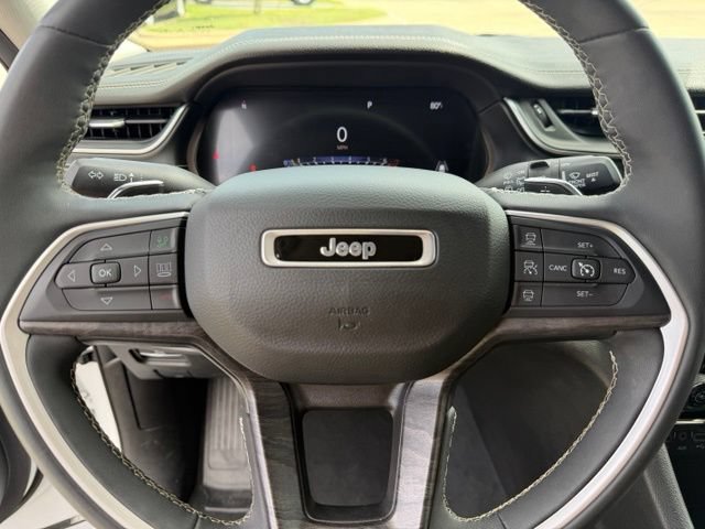 Used 2023 Jeep Grand Cherokee L Limited w/ Black Appearance Package AWD/4WD image 15