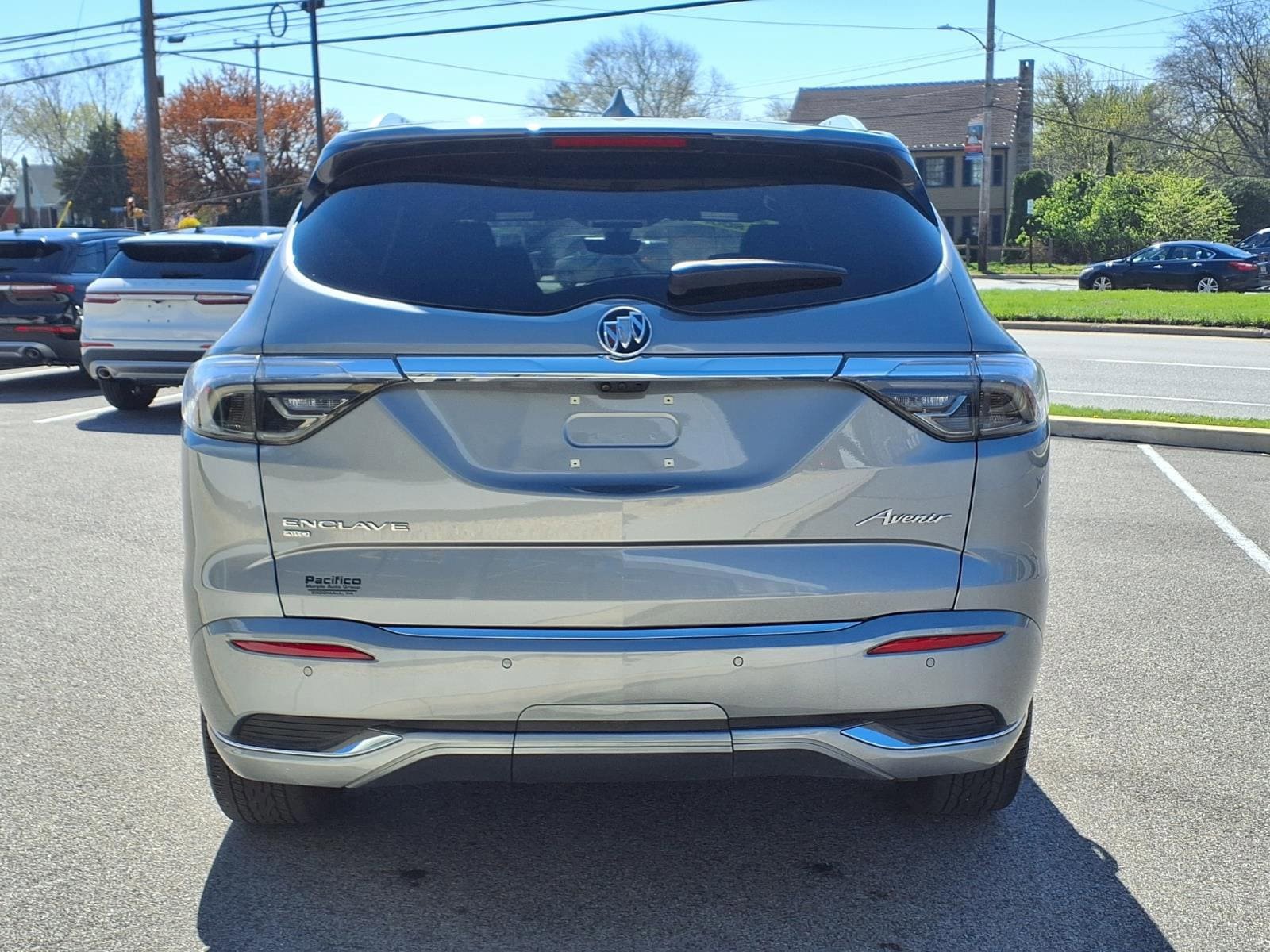 Used 2023 Buick Enclave Avenir w/ Avenir Technology Package AWD/4WD image 4