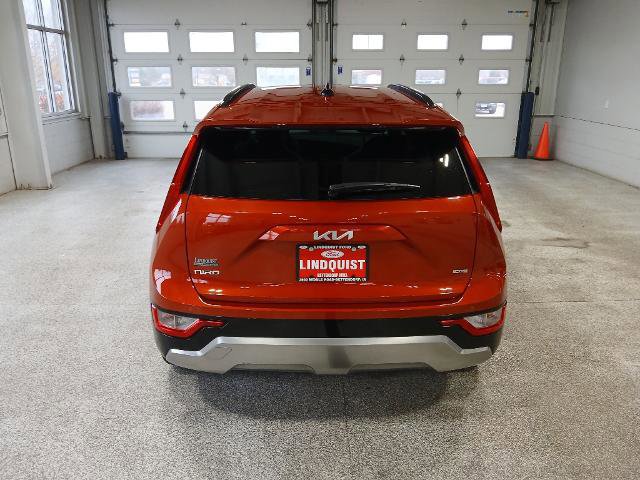 Used 2023 Kia Niro SX image 4