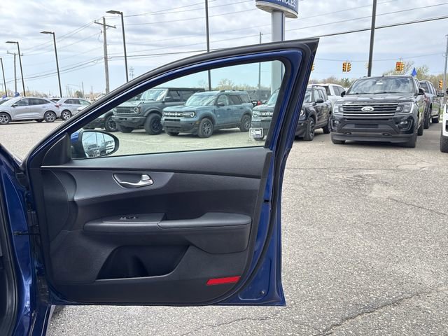 Used 2021 Kia Forte LXS FWD image 26