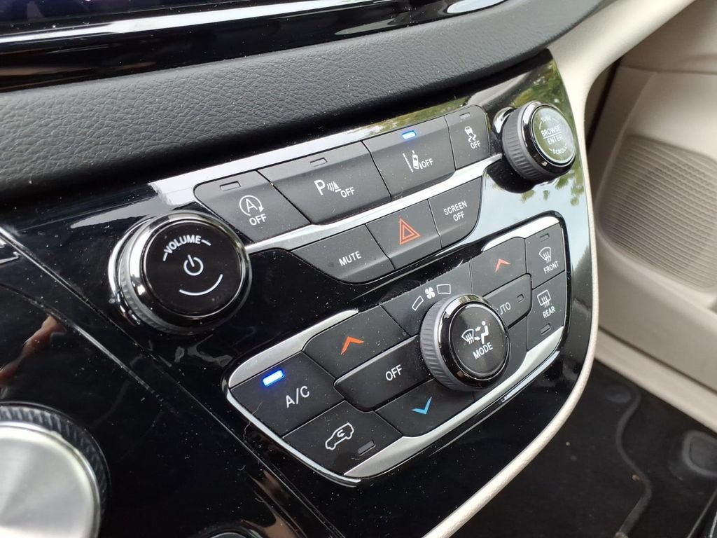 Used 2024 Chrysler Pacifica Touring-L FWD image 26