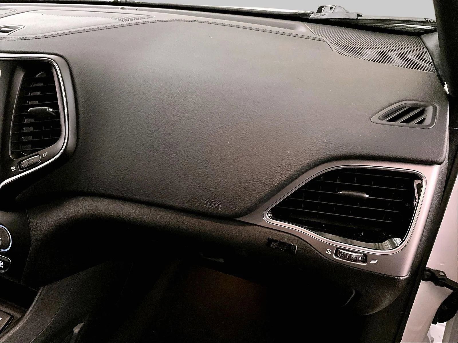 Used 2021 Jeep Cherokee Latitude Lux 80th Anniv w/ Quick Order Package 26U 80TH image 15