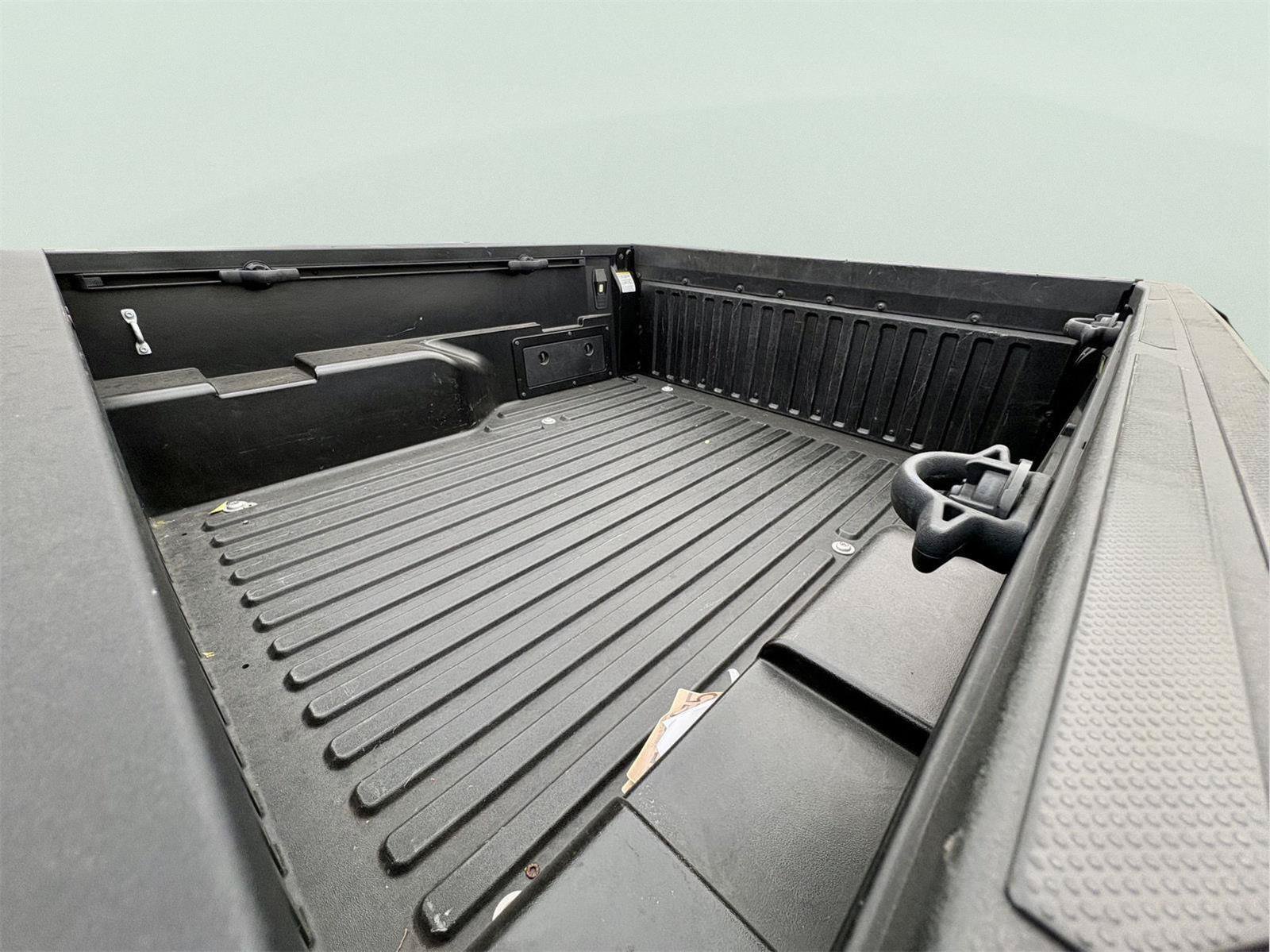 Used 2022 Toyota Tacoma SR5 RWD image 8