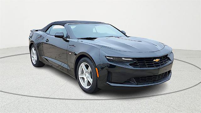 Used 2023 Chevrolet Camaro LT image 1