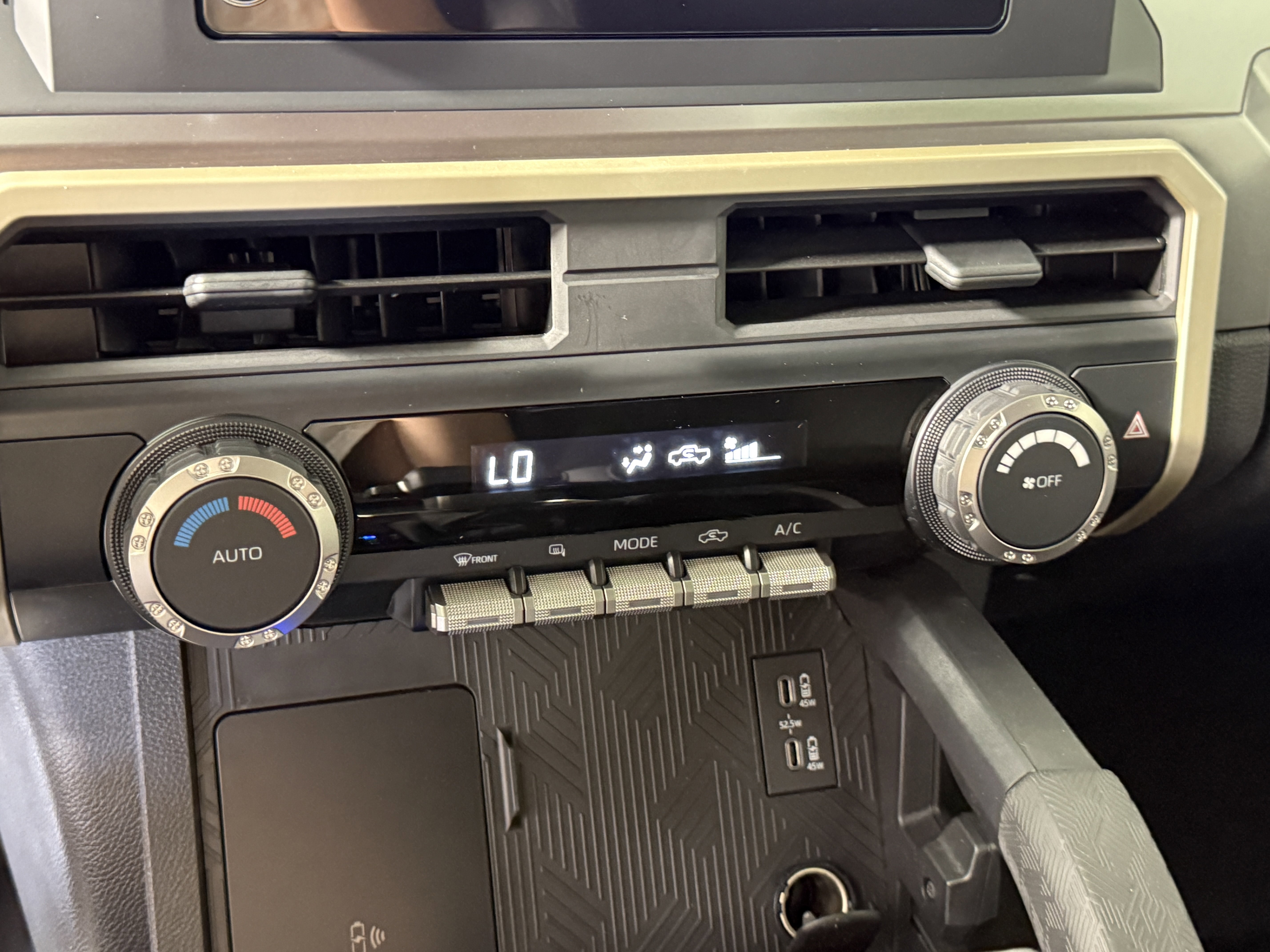 Used 2024 Toyota Tacoma SR5 w/ SR5 Upgrade Package image 11