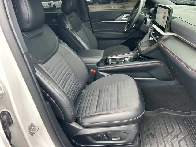 Certified 2025 Ford Explorer ST-Line AWD/4WD image 32