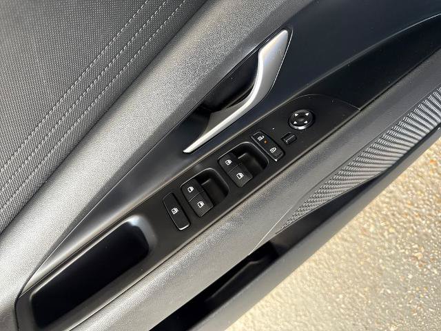Used 2025 Hyundai Elantra SE FWD image 19