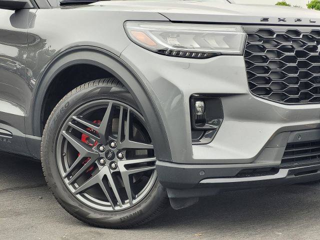 Certified 2025 Ford Explorer ST AWD/4WD image 11