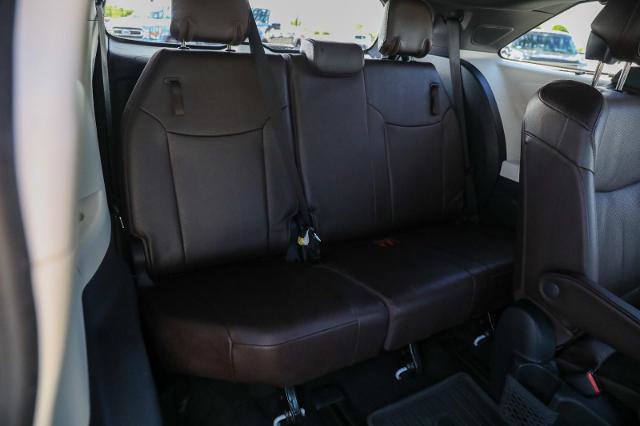Used 2021 Toyota Sienna Platinum FWD image 37