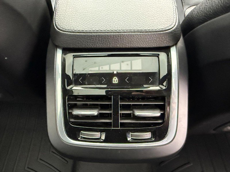 Used 2020 Volvo XC90 T6 Momentum AWD/4WD image 16