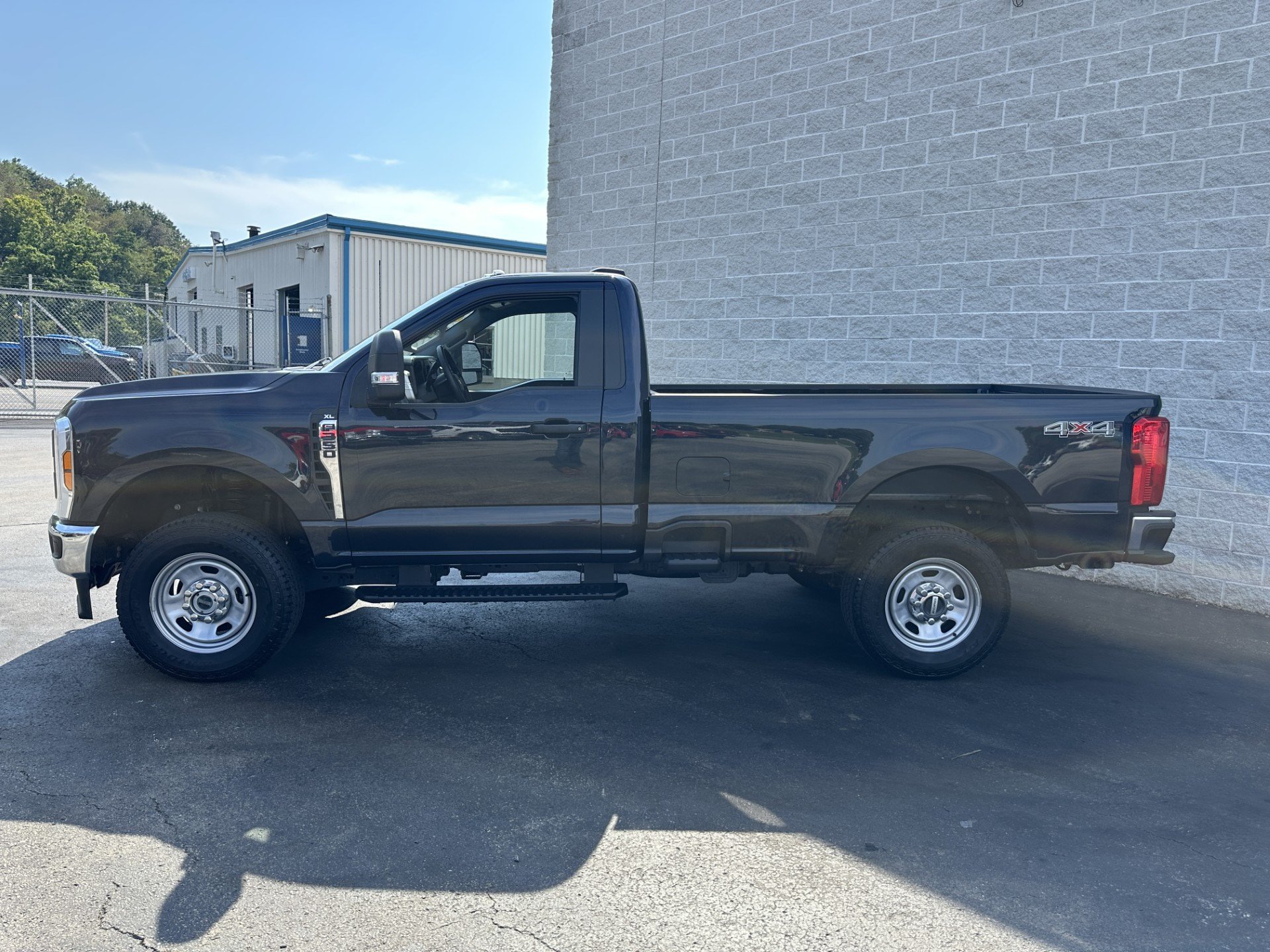 Certified 2024 Ford F350 XL w/ Snow Plow/Camper Package AWD/4WD image 4