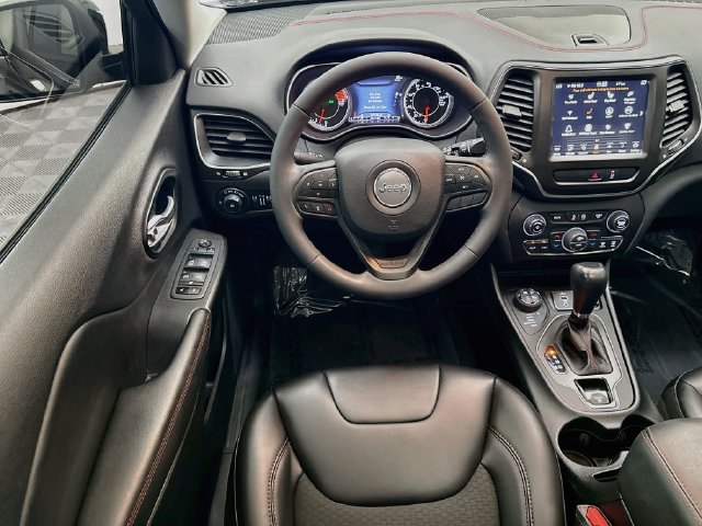 Used 2022 Jeep Cherokee Trailhawk AWD/4WD image 23