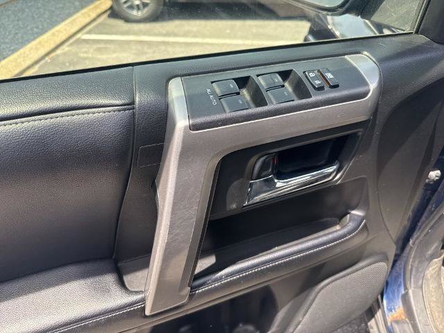 Used 2018 Toyota 4Runner SR5 AWD/4WD image 10