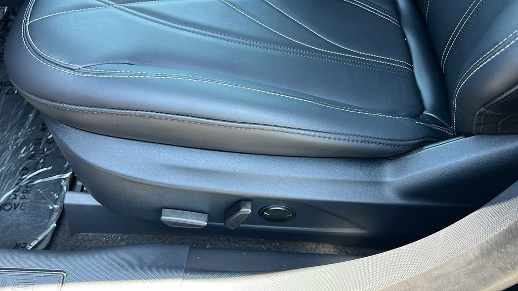 Certified 2025 Ford Mustang Mach-E Select RWD image 13