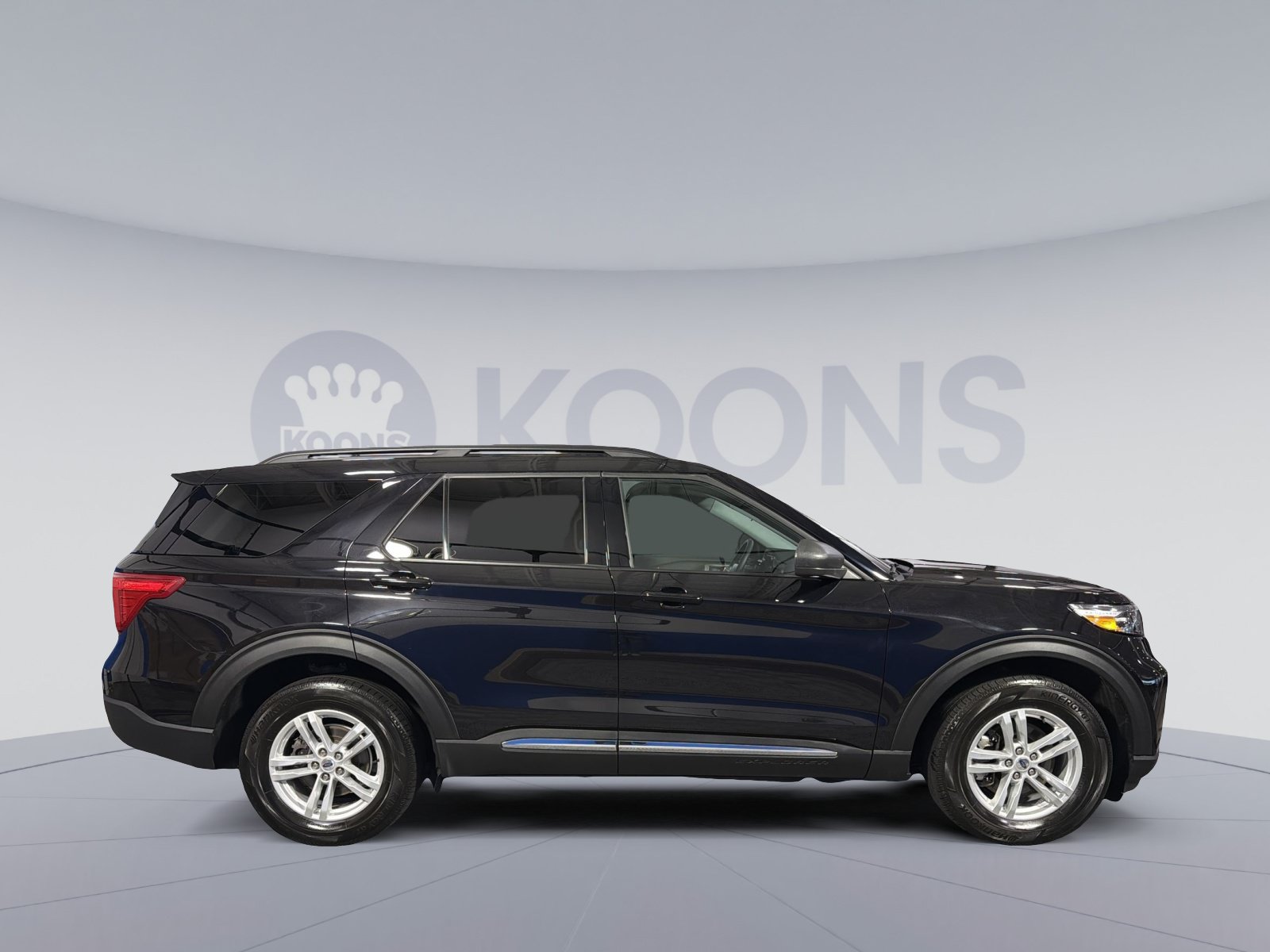 Certified 2024 Ford Explorer XLT w/ Class IV Trailer Tow Package AWD/4WD image 8