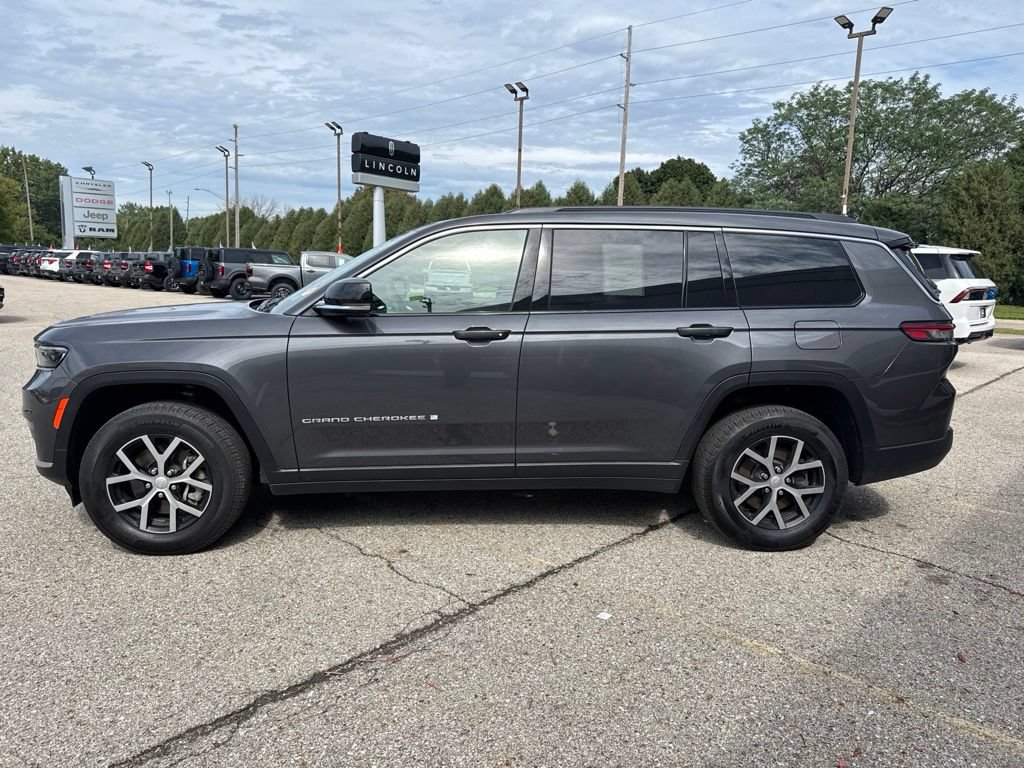 Used 2025 Jeep Grand Cherokee L Limited w/ Trailer Tow Package AWD/4WD image 6