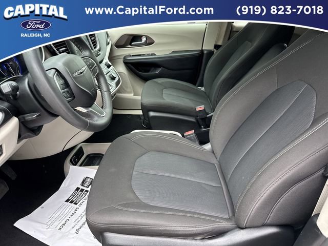 Used 2023 Chrysler Voyager LX FWD image 19