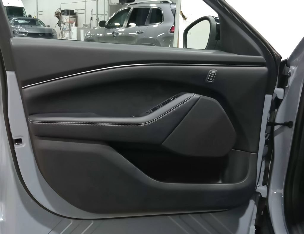 Certified 2025 Ford Mustang Mach-E Select RWD image 18