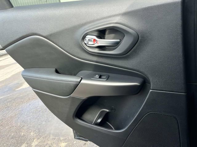 Used 2020 Jeep Cherokee Latitude Plus image 19