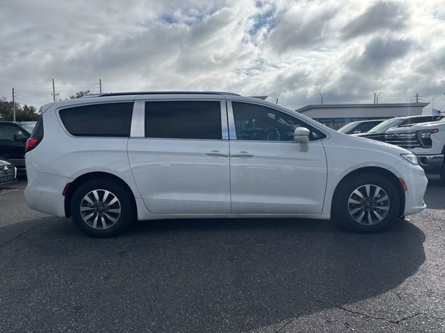 Used 2021 Chrysler Pacifica Touring-L w/ Uconnect Theater Family Group image 2